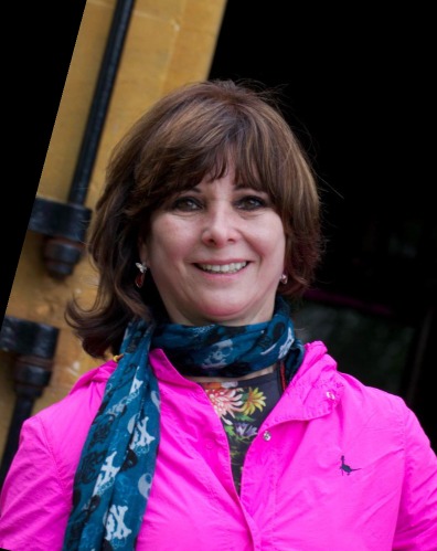 Beatriz Marín, artista plástica colombiana, en un retrato realizado en un contexto artístico