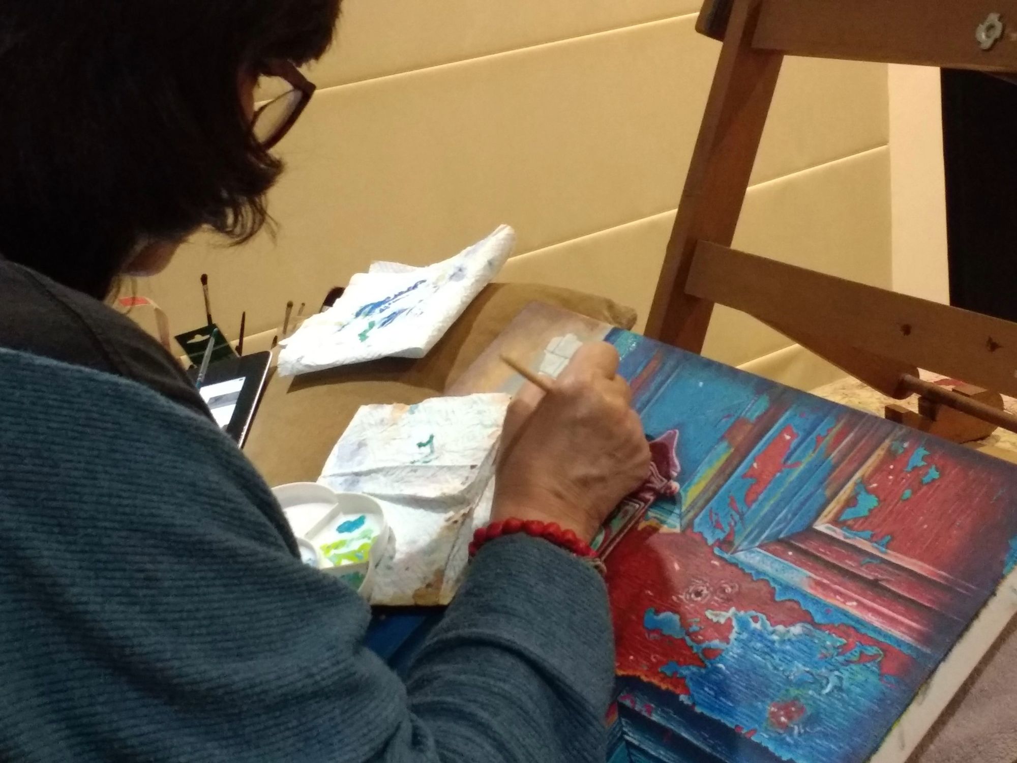 Detalle de la textura pictórica en una obra de Beatriz Marín